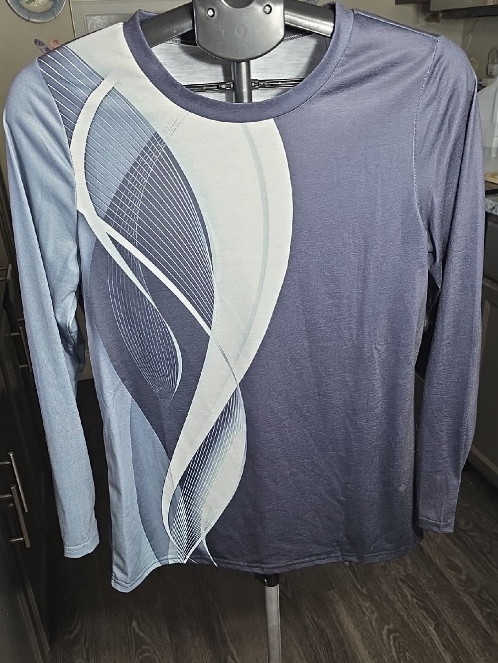 Women’s Navy and Light Blue Long-Sleeve Graphic Tee by